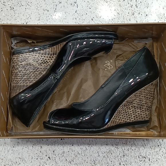 Donald J Pliner Black Peep Toe Wedge size 6.5 - Picture 5 of 10